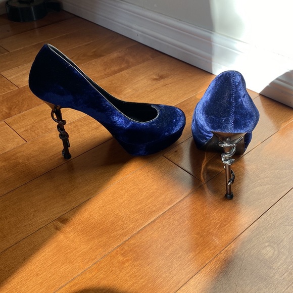 HOUSE OF HARLOW 1969 Hot Stormy Pumps - Picture 3 of 9